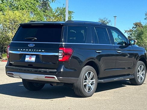 Used 2024 Ford Expedition Limited image 4