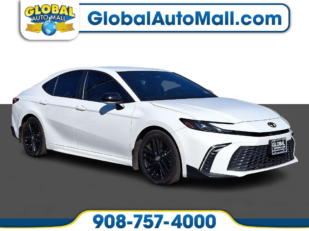 Used 2025 Toyota Camry SE FWD image 1