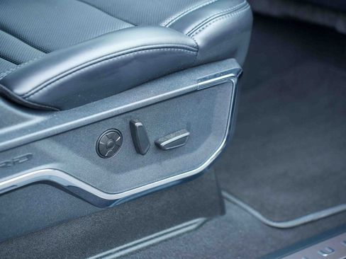 Used 2025 Ford F250 Platinum image 17