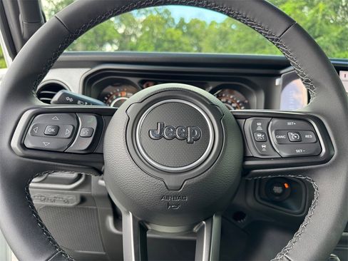 New 2025 Jeep Gladiator Sport image 21