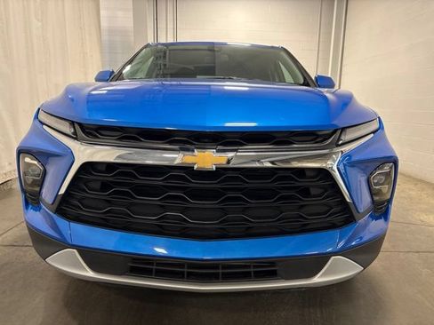 Used 2025 Chevrolet Blazer LT AWD/4WD image 2
