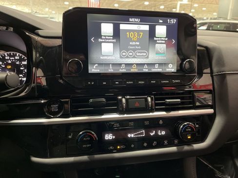 Used 2025 Nissan Pathfinder SL image 30