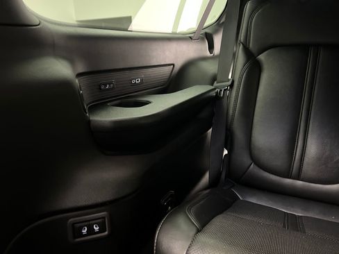 Used 2024 Jeep Wagoneer L Series II image 33