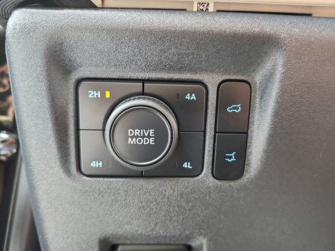 Used 2025 Ford Expedition Active AWD/4WD image 30
