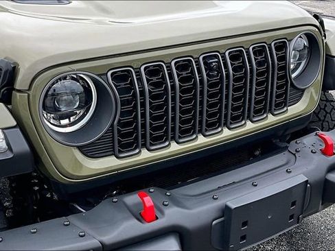 Used 2025 Jeep Gladiator Rubicon AWD/4WD image 33