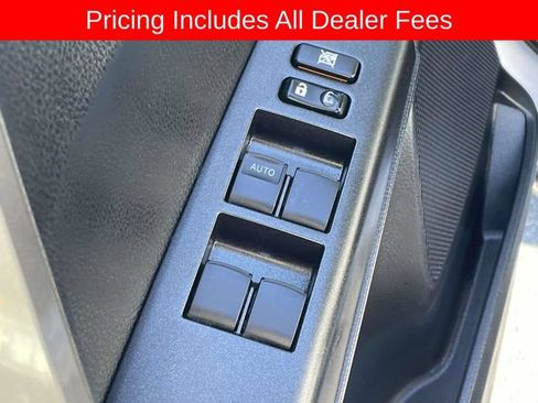 Used 2018 Toyota RAV4 LE AWD/4WD image 16