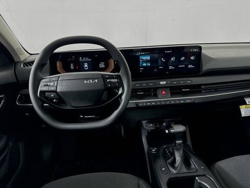 New 2025 Kia K4 LXS image 23