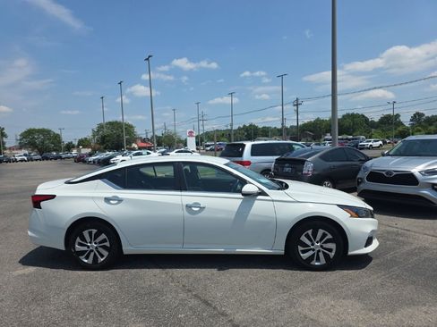Used 2022 Nissan Altima 2.5 S FWD image 3