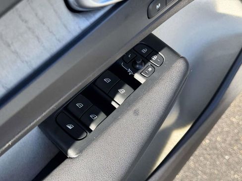 Certified 2023 Volvo XC40 B5 Plus w/ Driver Assist Package image 15