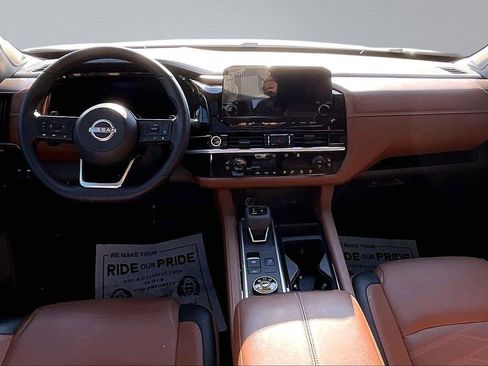 Certified 2024 Nissan Pathfinder Platinum AWD/4WD image 15