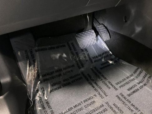 Used 2024 Volkswagen Taos SE image 37