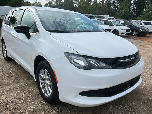 New 2026 Chrysler Voyager LX image 5
