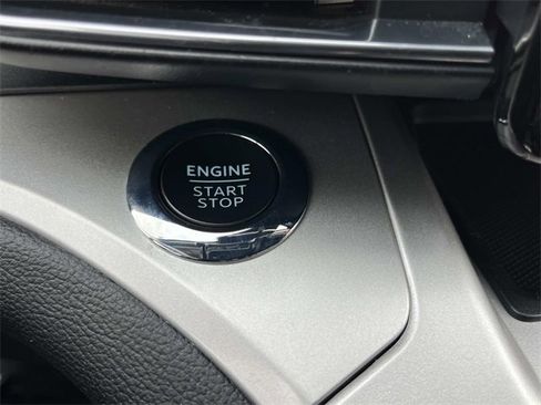 Used 2022 Ford Explorer XLT w/ Equipment Group 202A image 38