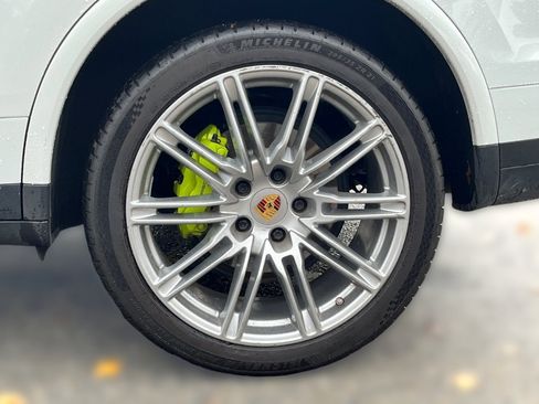 Used 2017 Porsche Cayenne S Platinum image 6