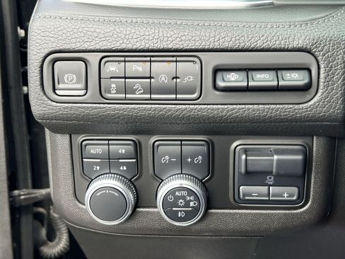 Used 2021 GMC Yukon Denali w/ Denali Premium Package AWD/4WD image 37