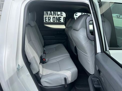 Used 2025 Toyota Tacoma SR5 AWD/4WD image 25