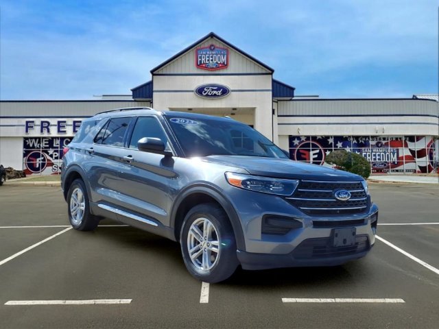 Used 2023 Ford Explorer XLT AWD/4WD image 1