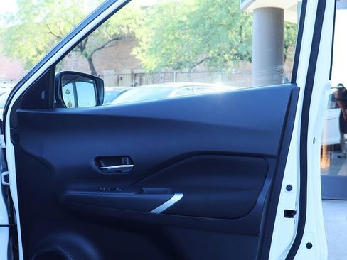 Used 2021 Nissan Kicks SV image 33