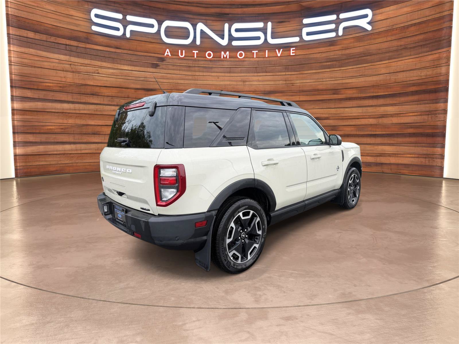 Used 2024 Ford Bronco Sport Outer Banks w/ Tech Package AWD/4WD image 8