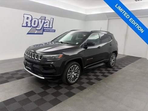 Used 2024 Jeep Compass Limited w/ Elite Group AWD/4WD image 1