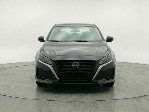 Used 2025 Nissan Altima 2.5 SV FWD image 2