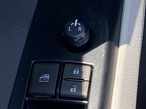Used 2019 Toyota Camry LE FWD image 14