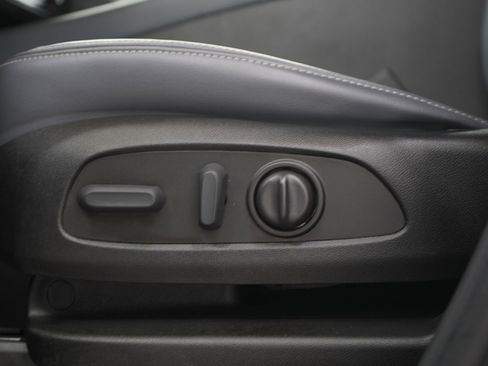 Used 2023 Buick Enclave Essence image 28