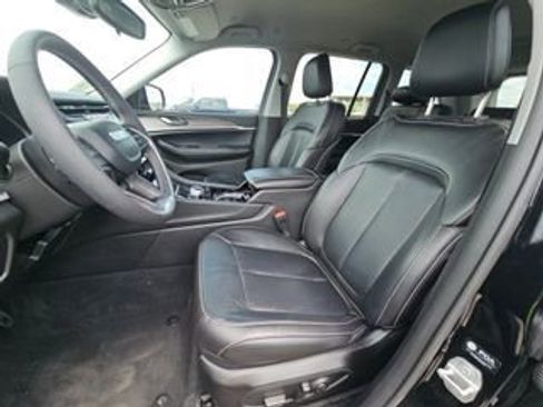 Used 2023 Jeep Grand Cherokee Limited w/ Black Appearance Package RWD image 8