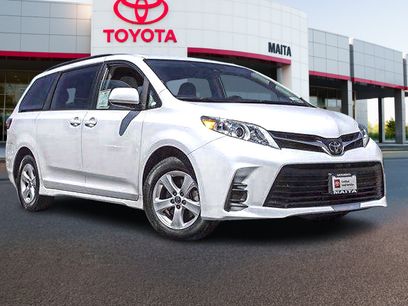 Used 2020 Toyota Sienna LE w/ Carpet Mat Package