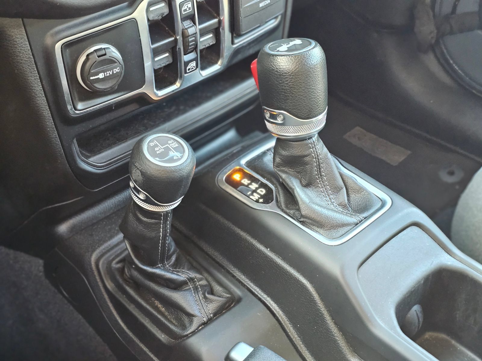 Used 2024 Jeep Wrangler Unlimited Sahara AWD/4WD image 22