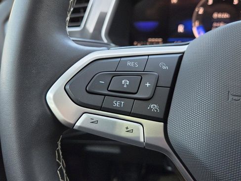 Used 2023 Volkswagen Tiguan SE w/ Panoramic Sunroof Package image 27