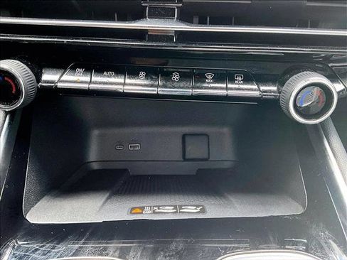 Certified 2025 Chevrolet Traverse High Country image 26