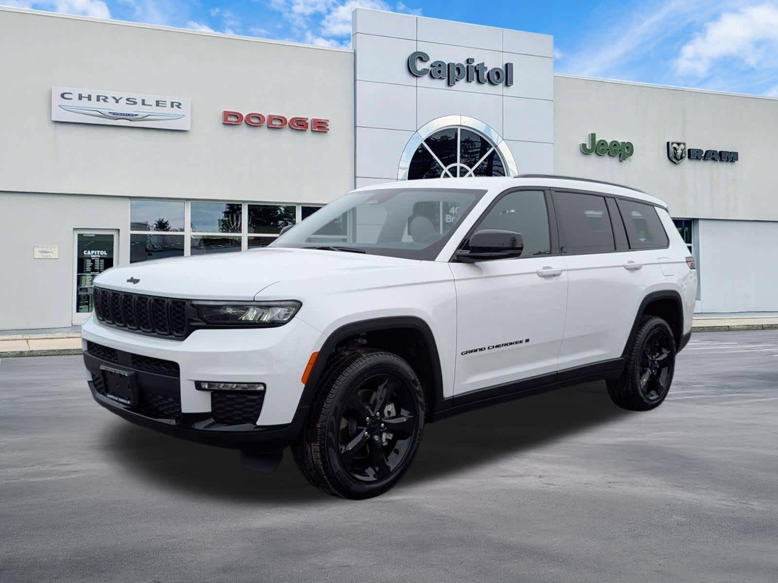 New 2025 Jeep Grand Cherokee L Limited w/ Black Appearance Package AWD/4WD image 5