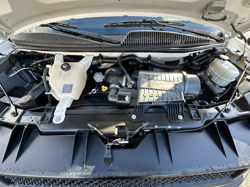 Used 2012 Chevrolet Express 2500 Extended RWD image 10