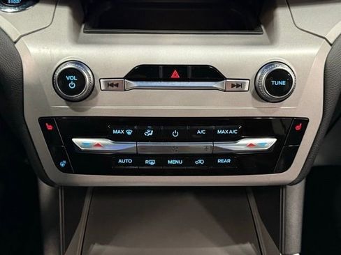 Used 2023 Ford Explorer XLT w/ Equipment Group 202A image 29