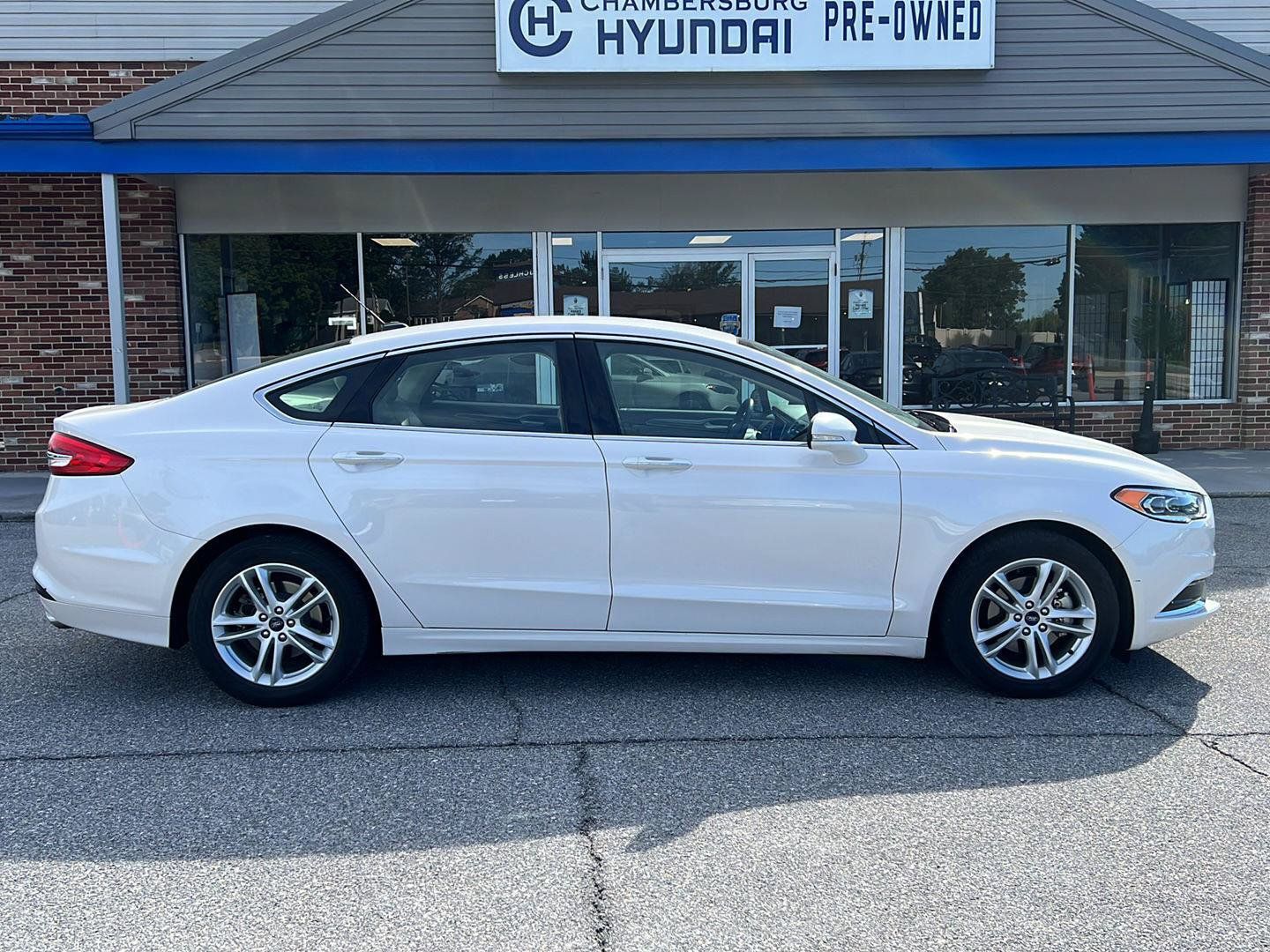 Used 2018 Ford Fusion SE w/ Fusion SE Technology Package FWD image 6