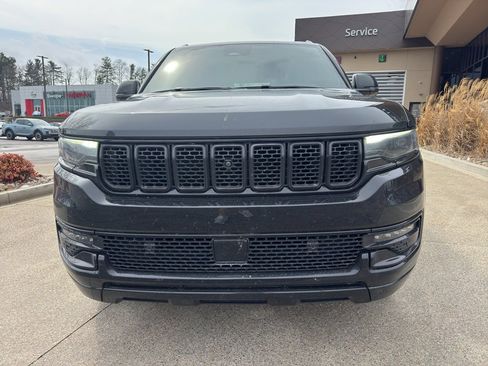 Used 2023 Jeep Wagoneer L Series II w/ Convenience Group I image 2