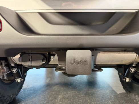 Used 2024 Jeep Wrangler Unlimited Rubicon w/ Convenience Group image 13