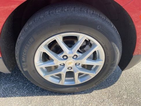 Used 2024 Chevrolet Equinox LT w/ LPO, Floor Liner Package FWD image 9
