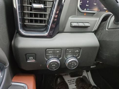 New 2026 GMC Sierra 2500 Denali Ultimate w/ LPO, Black Badging Package image 20