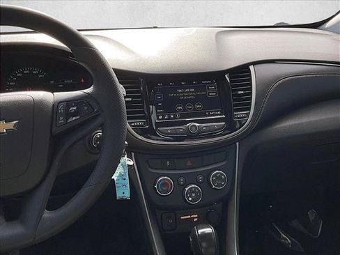 Used 2020 Chevrolet Trax LS FWD image 8