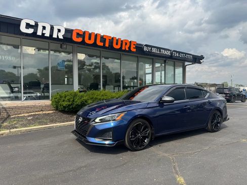 Used 2023 Nissan Altima 2.5 SR w/ SR Premium Package FWD image 1