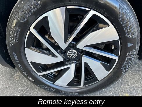 Used 2025 Volkswagen Atlas SE AWD/4WD image 9