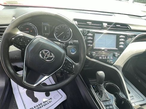 Used 2020 Toyota Camry LE FWD image 15