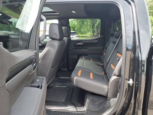 Used 2025 GMC Sierra 1500 AT4 w/ AT4 Premium Package AWD/4WD image 10