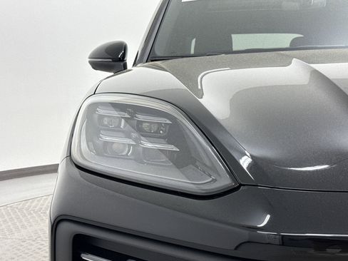 Used 2025 Porsche Cayenne image 11