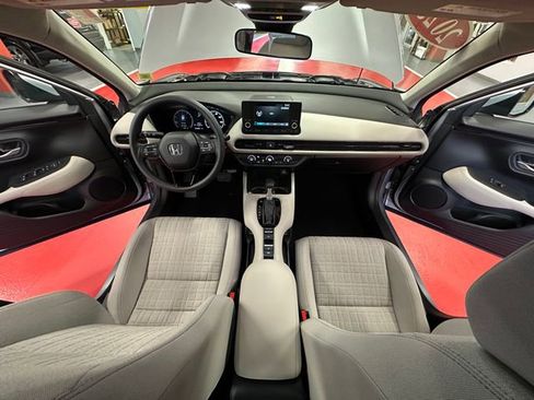 Used 2023 Honda HR-V LX image 12