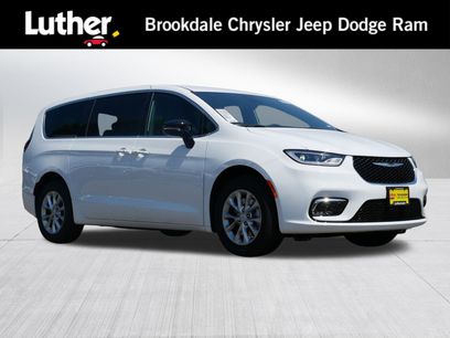 New 2026 Chrysler Pacifica Select