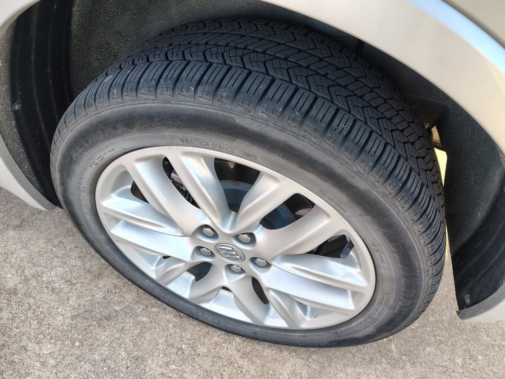 Used 2019 Buick Envision Premium AWD/4WD image 19