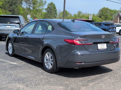 Used 2025 Toyota Camry LE image 3